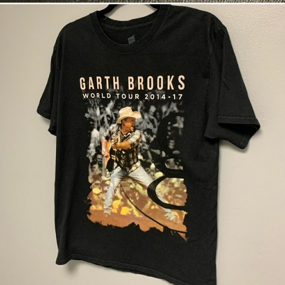 Garth Brooks 2014-2017 World Tour Tee Shirt MEDIUM